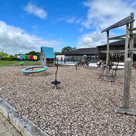Cottontail Lodge - Hot Tub - Pet Friendly South Cerney Exteriör bild