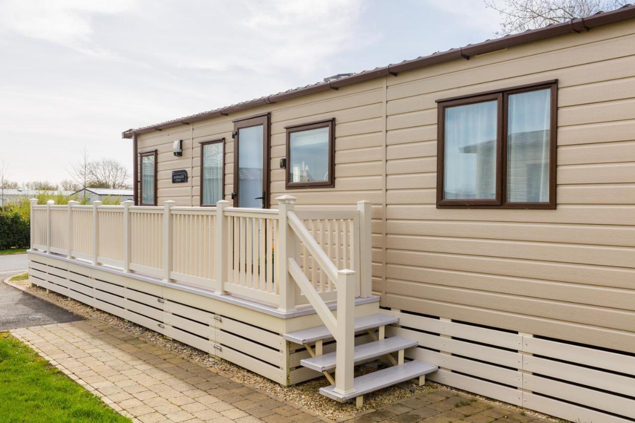 Cottontail Lodge - Hot Tub - Pet Friendly South Cerney Exteriör bild