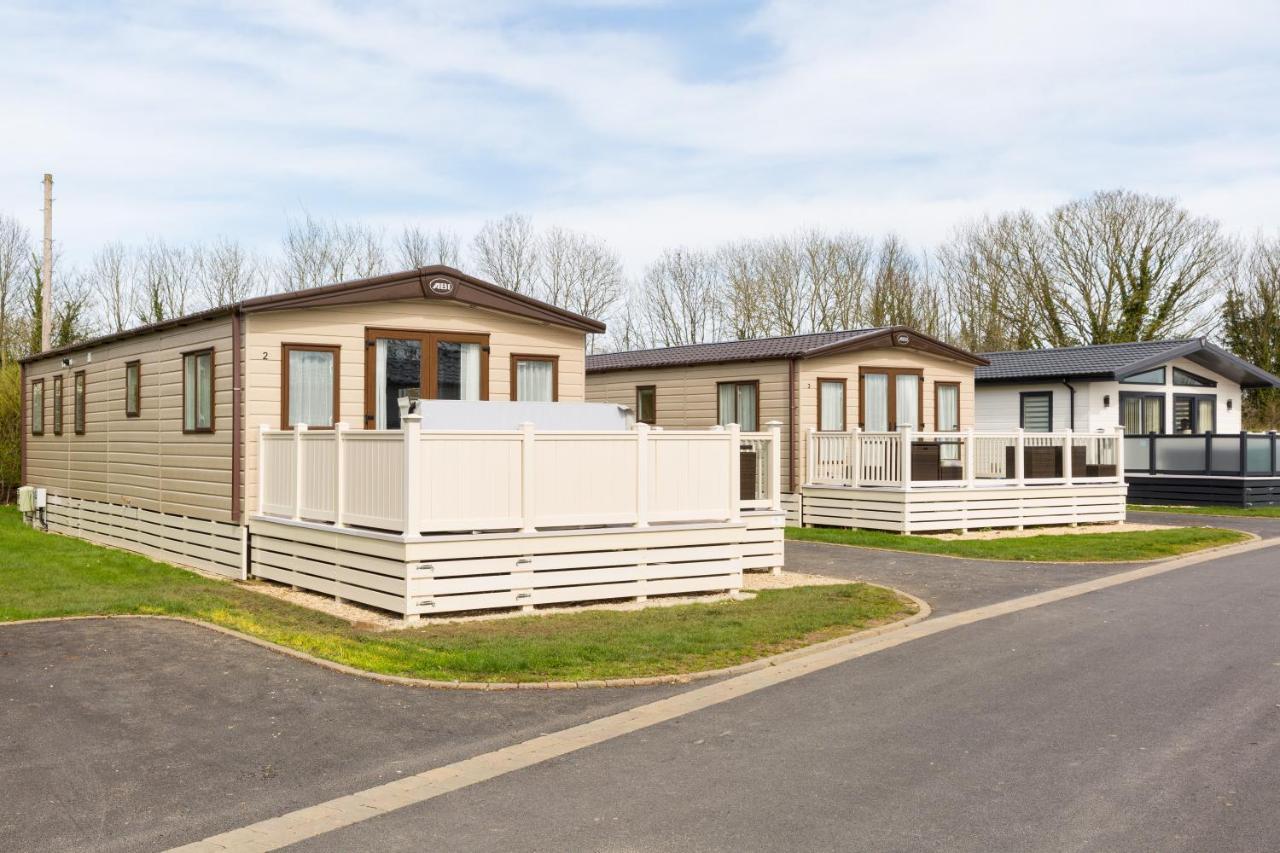 Cottontail Lodge - Hot Tub - Pet Friendly South Cerney Exteriör bild