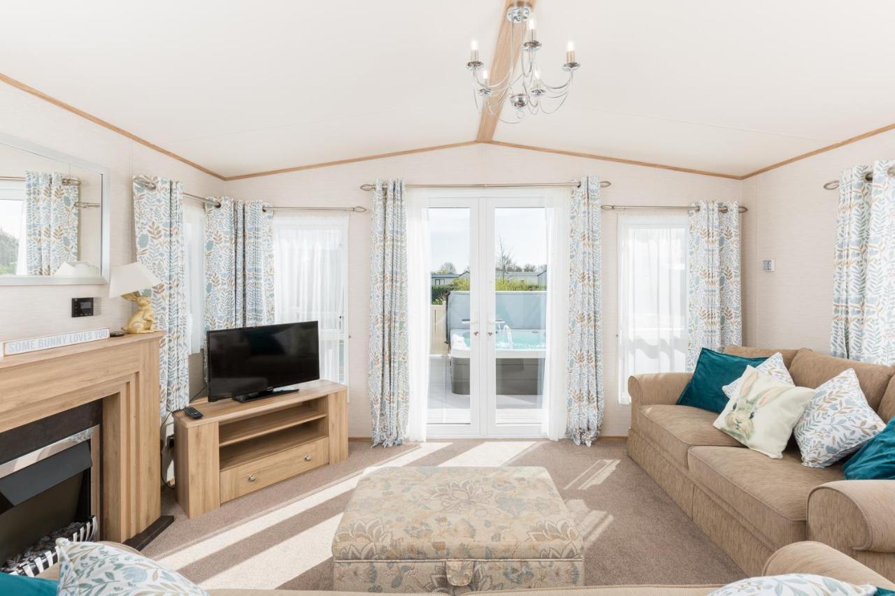 Cottontail Lodge - Hot Tub - Pet Friendly South Cerney Exteriör bild