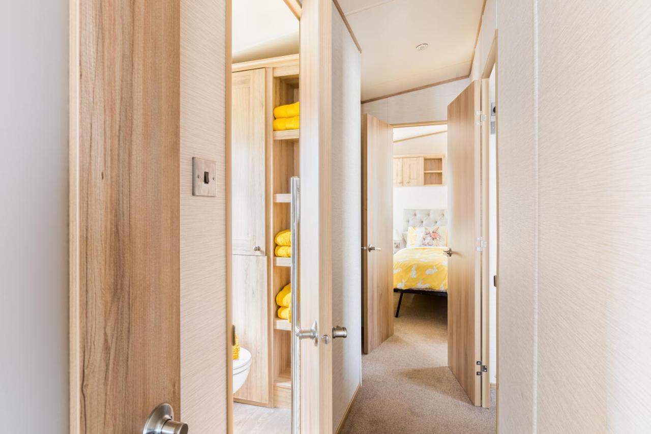 Cottontail Lodge - Hot Tub - Pet Friendly South Cerney Exteriör bild