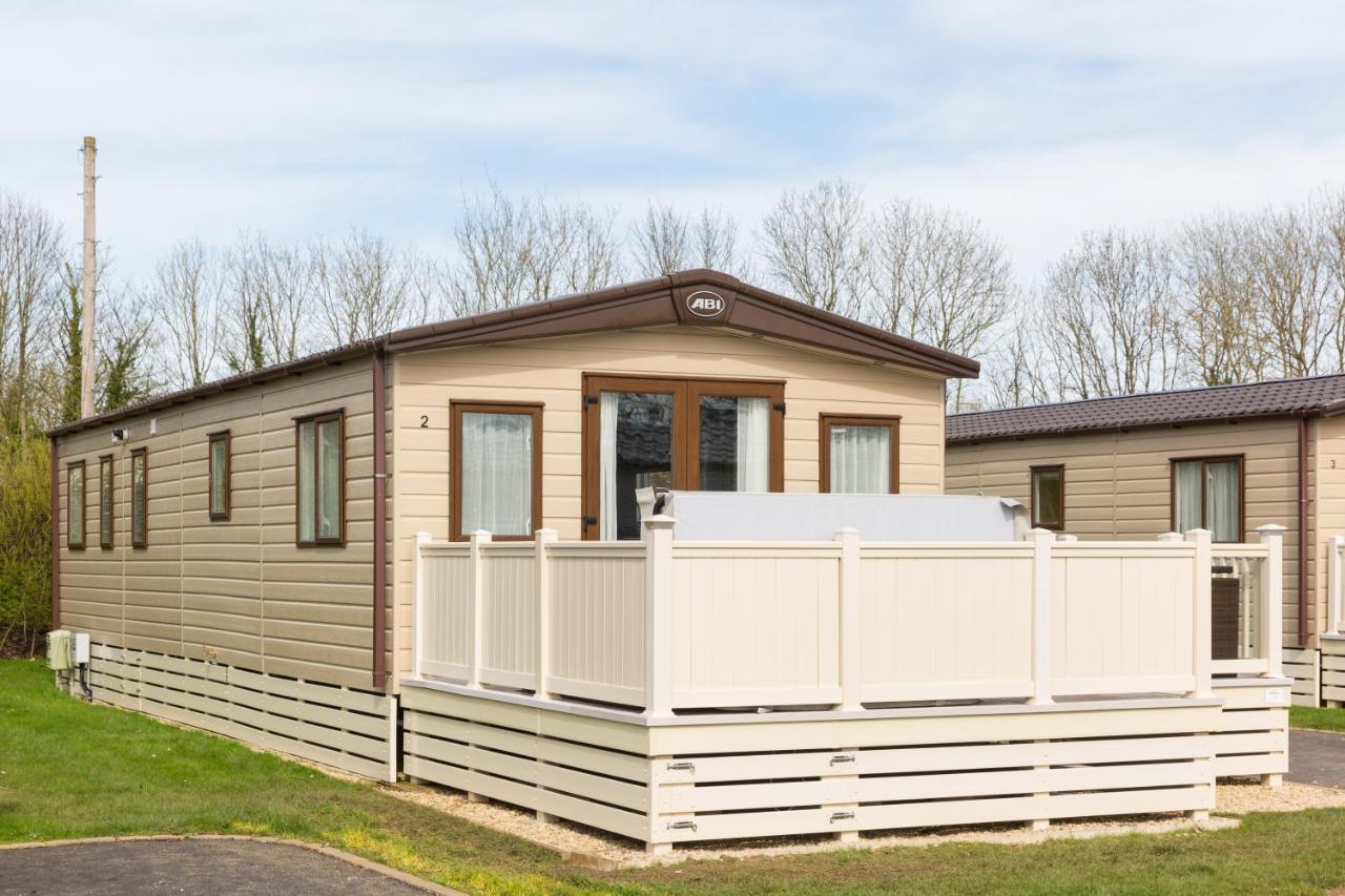 Cottontail Lodge - Hot Tub - Pet Friendly South Cerney Exteriör bild