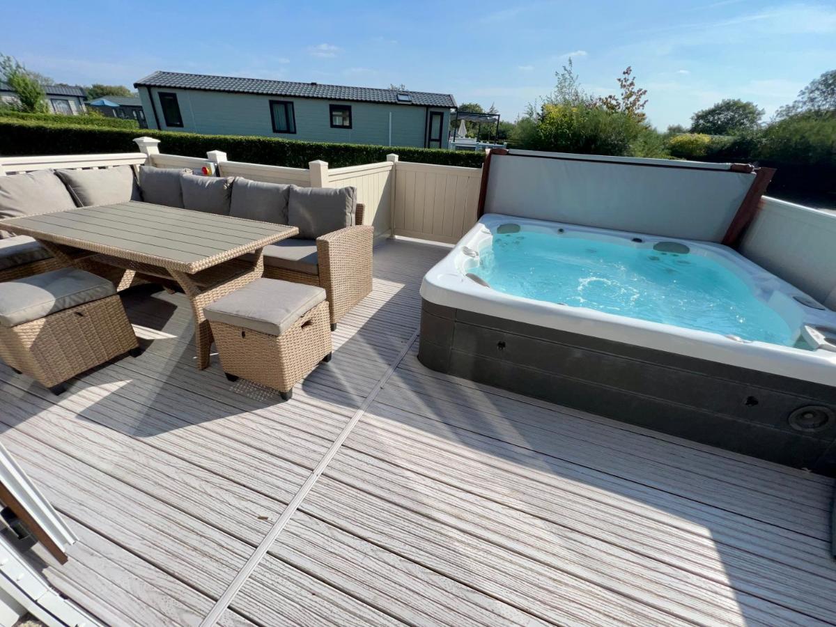 Cottontail Lodge - Hot Tub - Pet Friendly South Cerney Exteriör bild