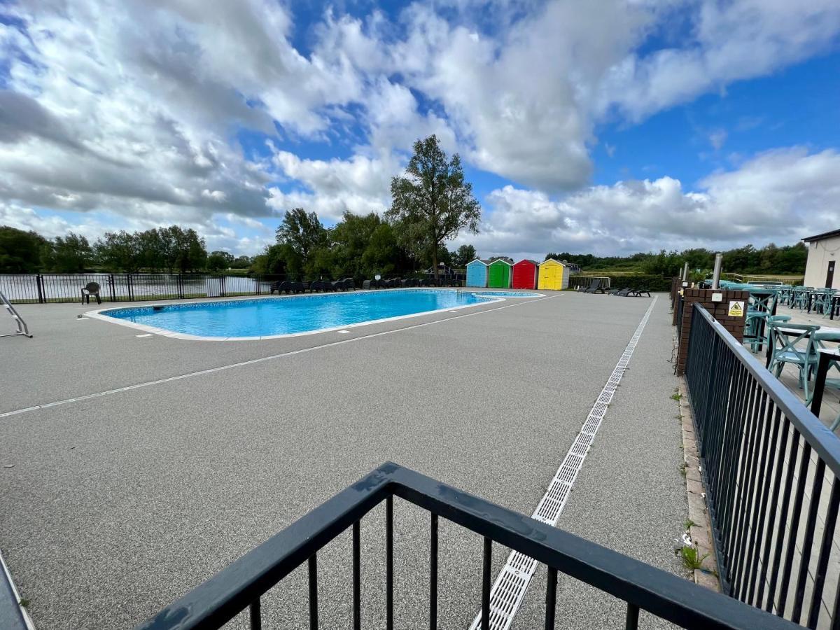 Cottontail Lodge - Hot Tub - Pet Friendly South Cerney Exteriör bild