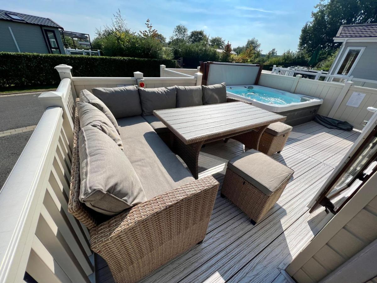 Cottontail Lodge - Hot Tub - Pet Friendly South Cerney Exteriör bild