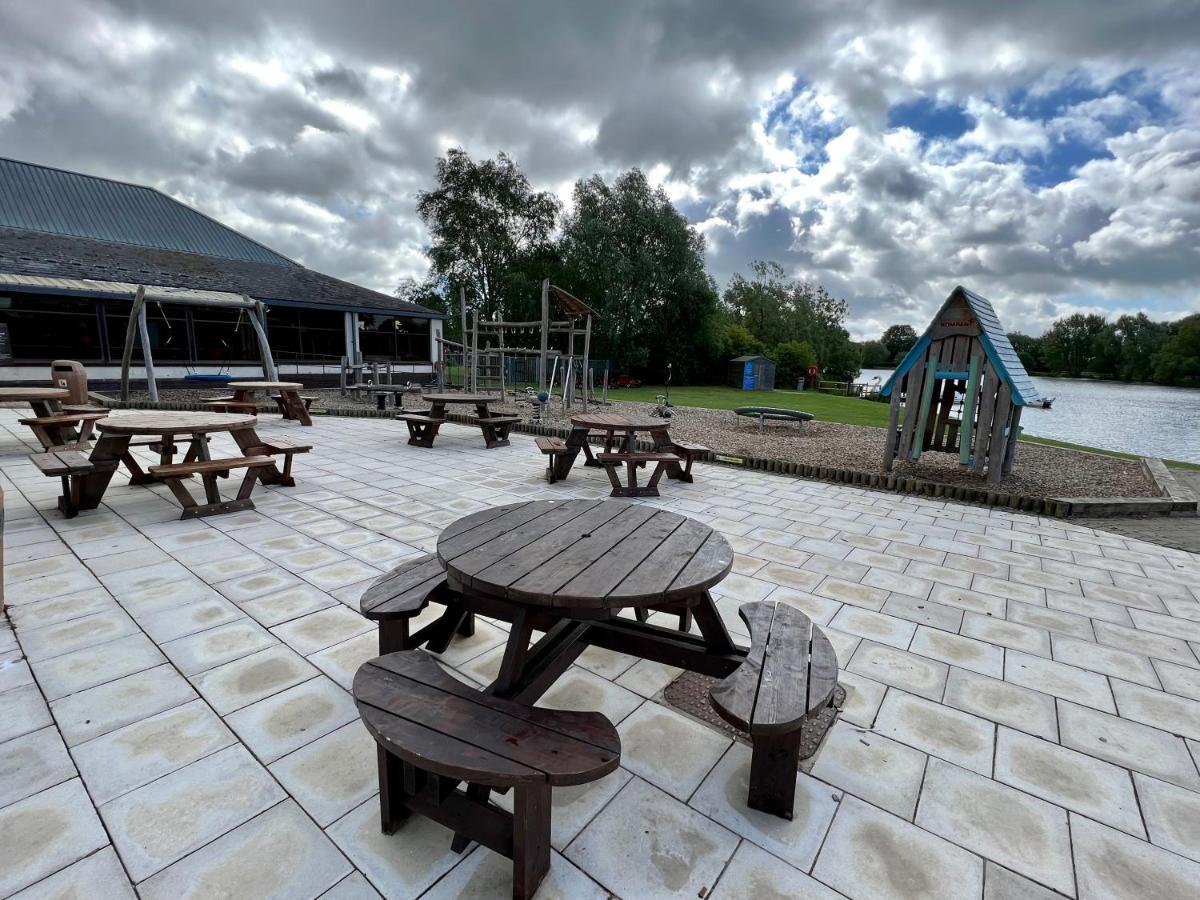 Cottontail Lodge - Hot Tub - Pet Friendly South Cerney Exteriör bild