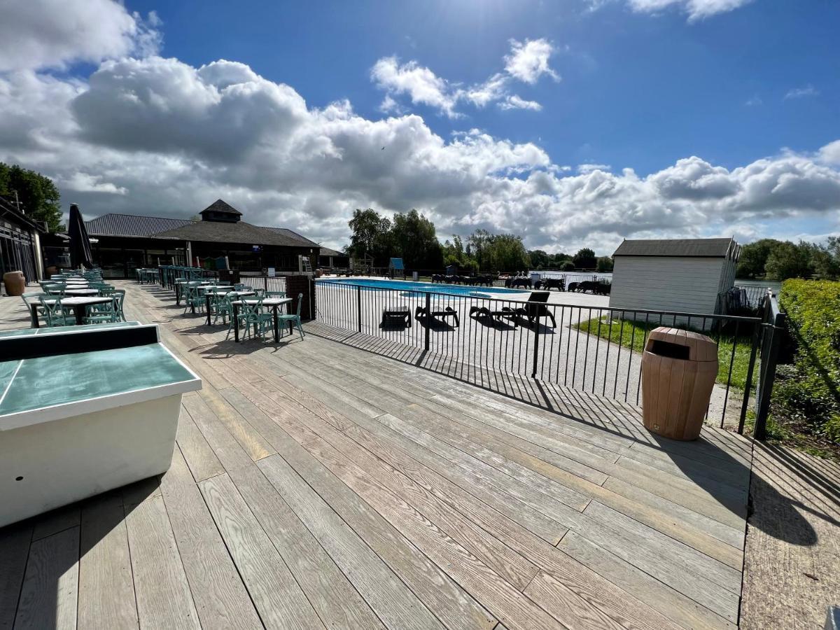 Cottontail Lodge - Hot Tub - Pet Friendly South Cerney Exteriör bild