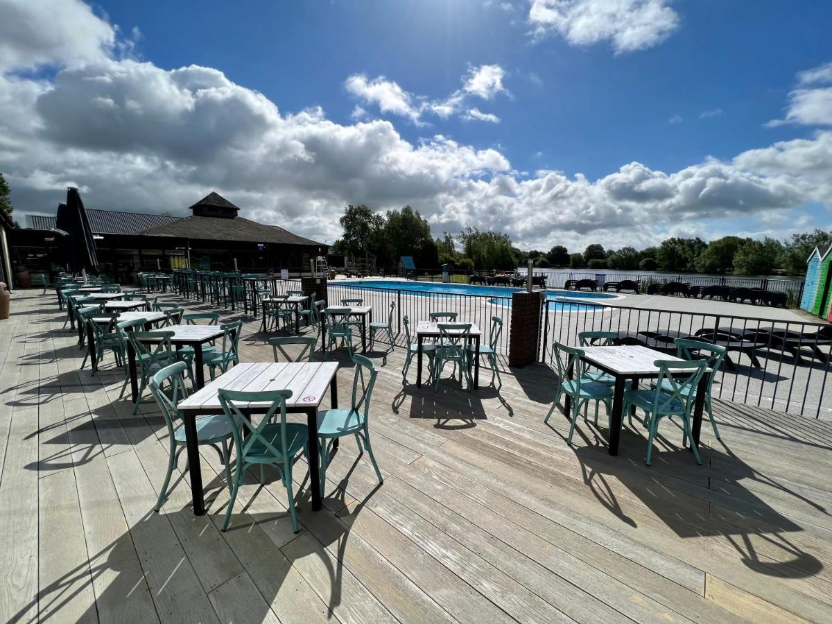 Cottontail Lodge - Hot Tub - Pet Friendly South Cerney Exteriör bild